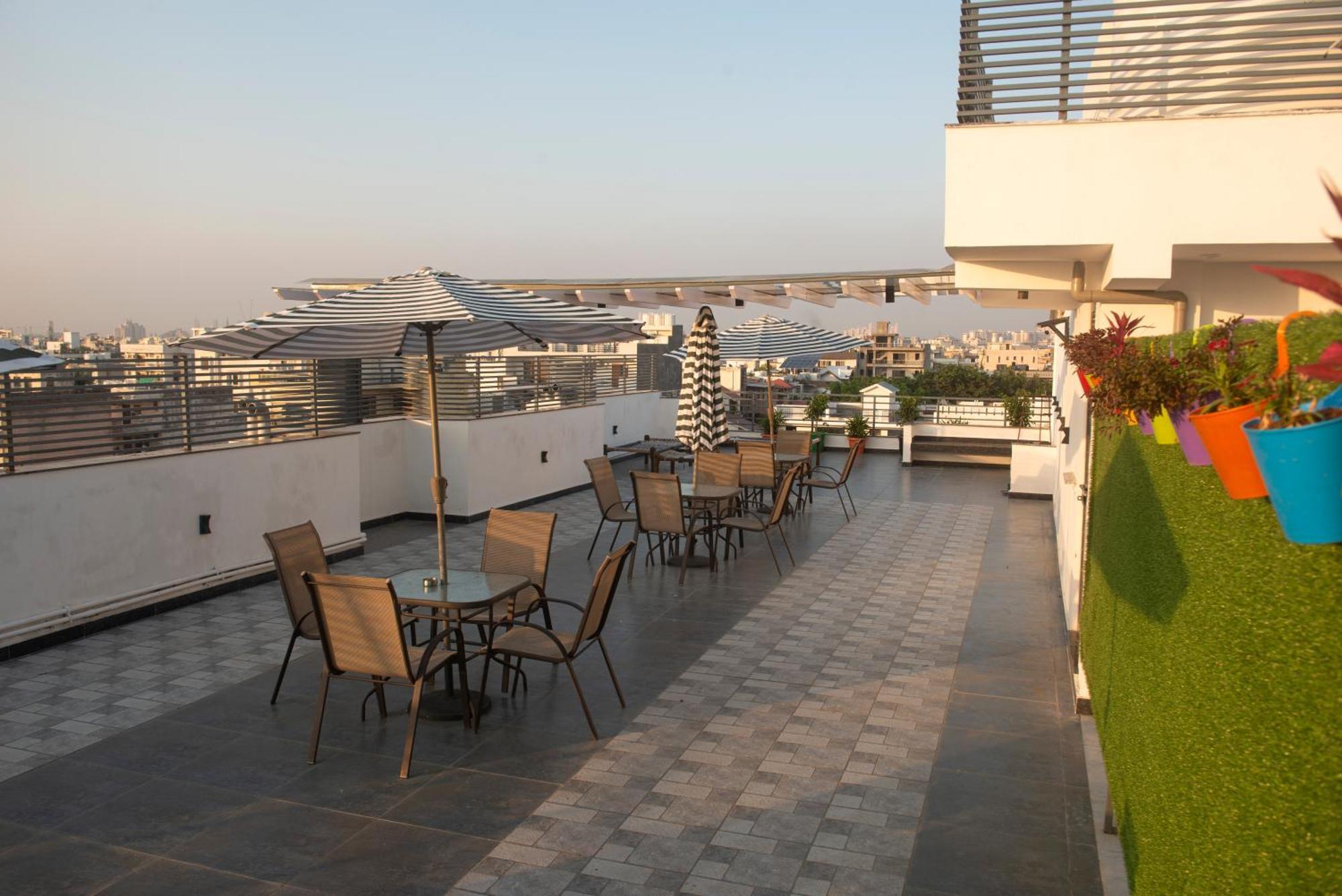Posh Garden Inn Artemis Hospital Road Gurgaon Luaran gambar